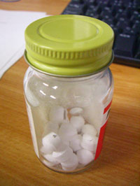 睡眠薬と思ったら、ラムネでした。映画の小道具。